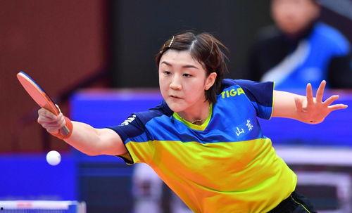 孙颖莎吃瓜樊振东和陈梦的视频,樊振东与陈梦的甜蜜瓜田趣事