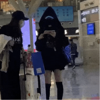 八岁姐姐吃瓜视频,萌态可掬萌翻网友